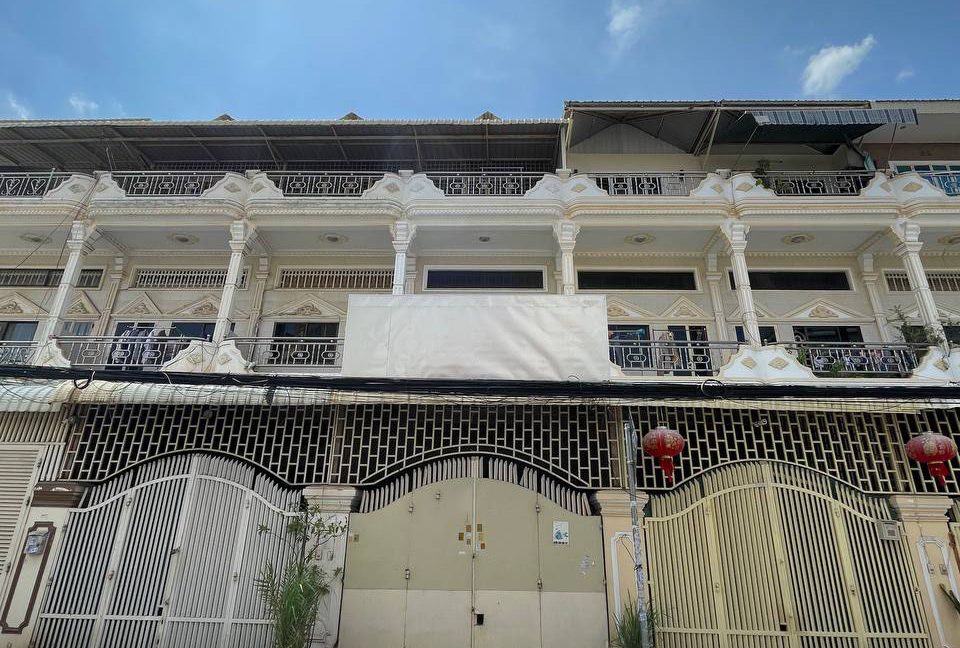 Spacious House for rent near Tuol Kork Market (2)