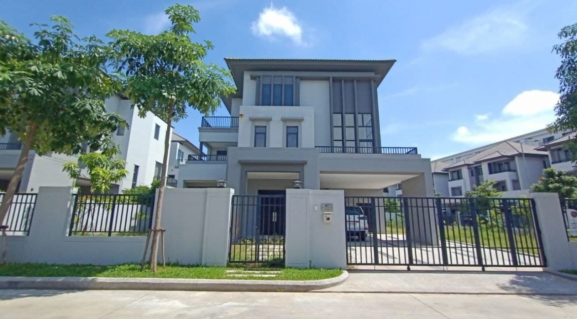 Very Nice Queen Villa For Sale In Borey Chip Mong Land (1)