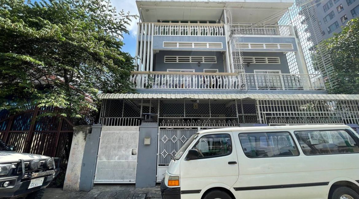 Ground floor House for rent near Tuol Kork Market (1)