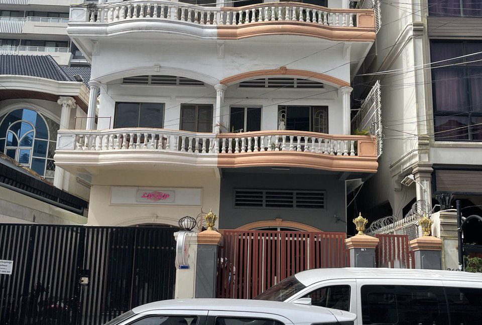 Flat on Commercial Location for Sale in BKK1 (2)