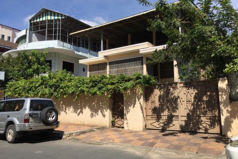 House for Rent with Best location in Doun Penh (1)