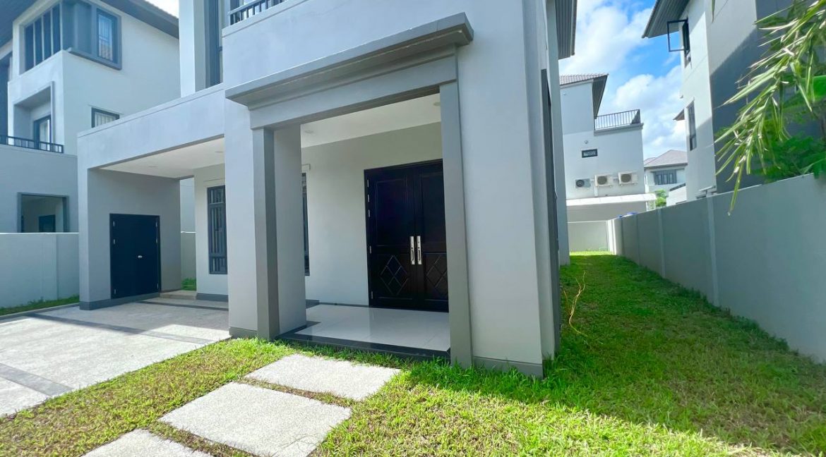 Modern Queen Villa for rent with Best Location in Dangkao (2)