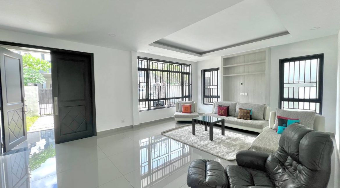 Modern Queen Villa for rent with Best Location in Dangkao (4)