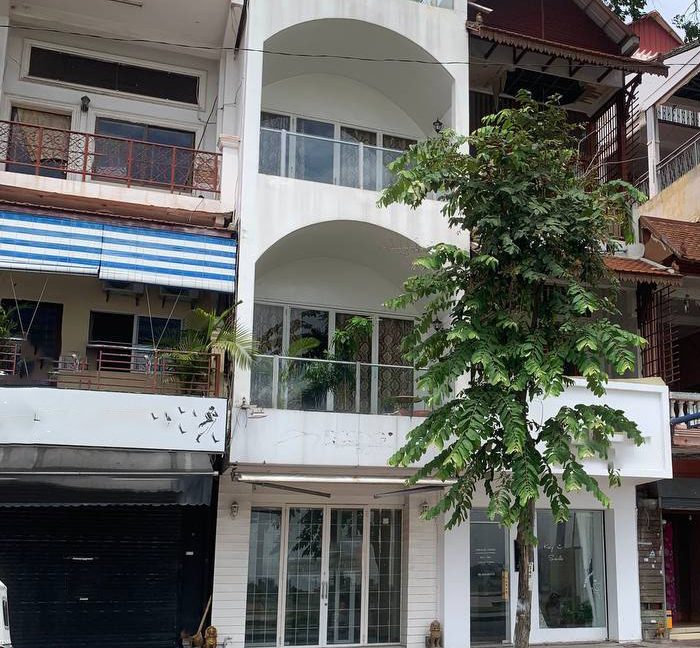 Shophouse for Rent with good location in Daun Penh (1)