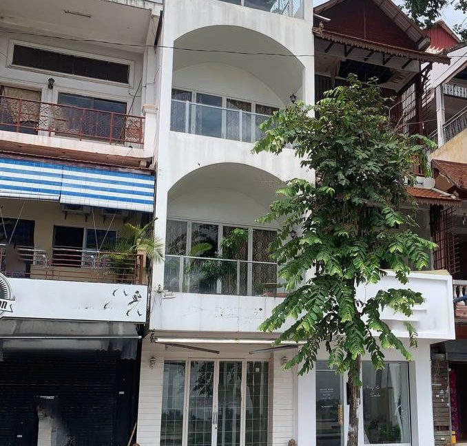 Shophouse for Rent with good location in Daun Penh (3)