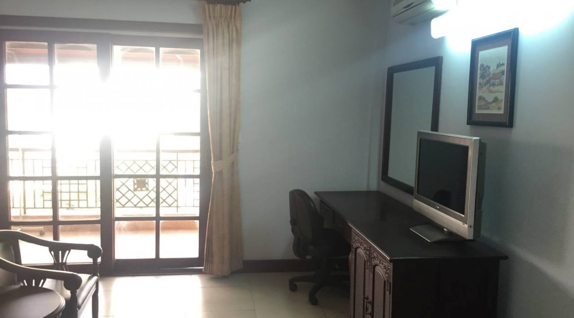 Two Bedrooms Apartment with Very Nice Location In Daun Penh (5)